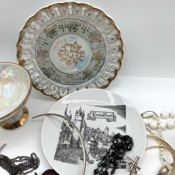 Vintage Junk Drawer Jewelry Lot & Miscellaneous Items - Picture 3 of 13